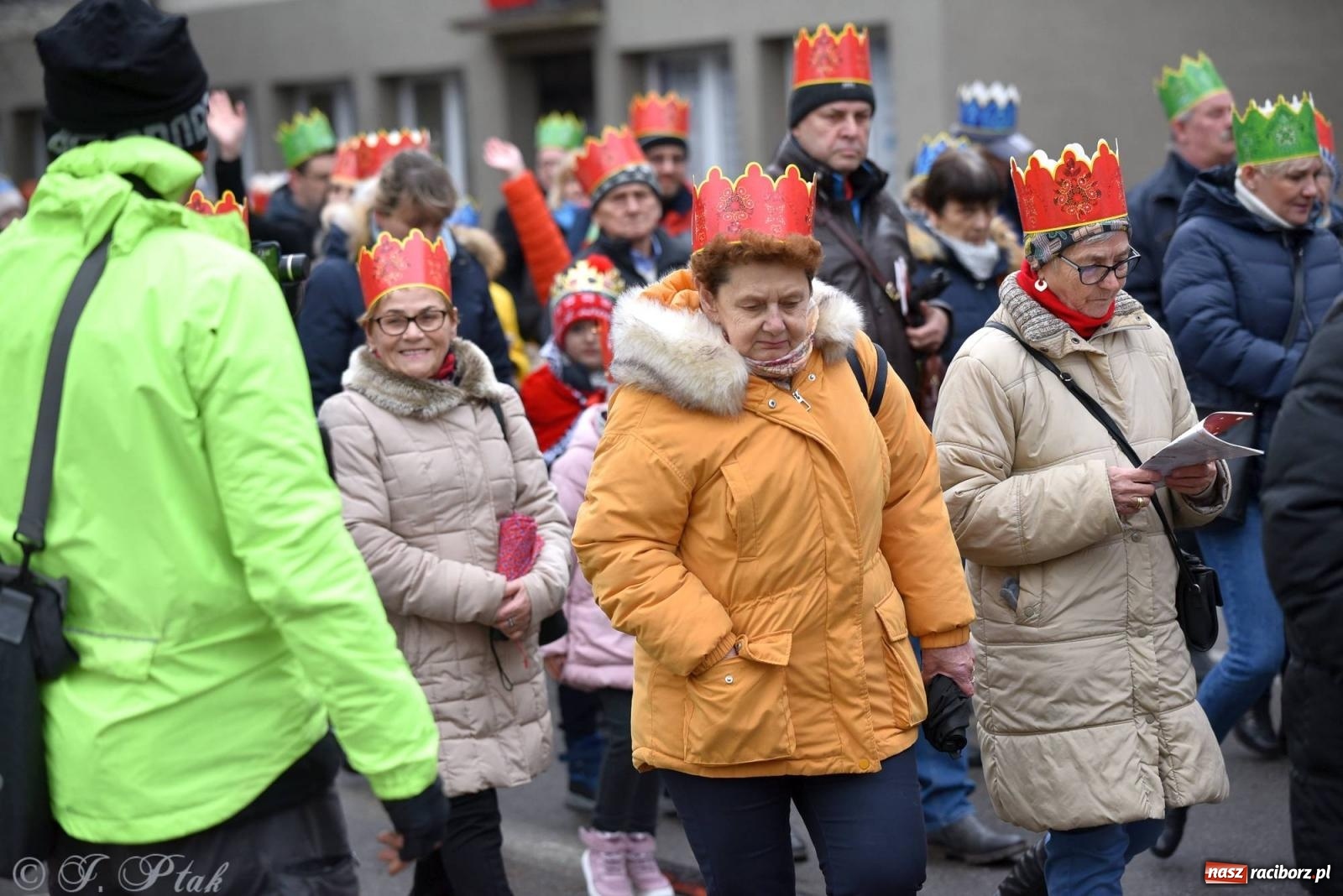 Zdjęcie w galerii na portalu naszraciborz.pl: Niech prowadzi nas gwiazda. Orszak Trzech Króli w Raciborzu i jego znaczenie [FOTO] wiadomości z regionu