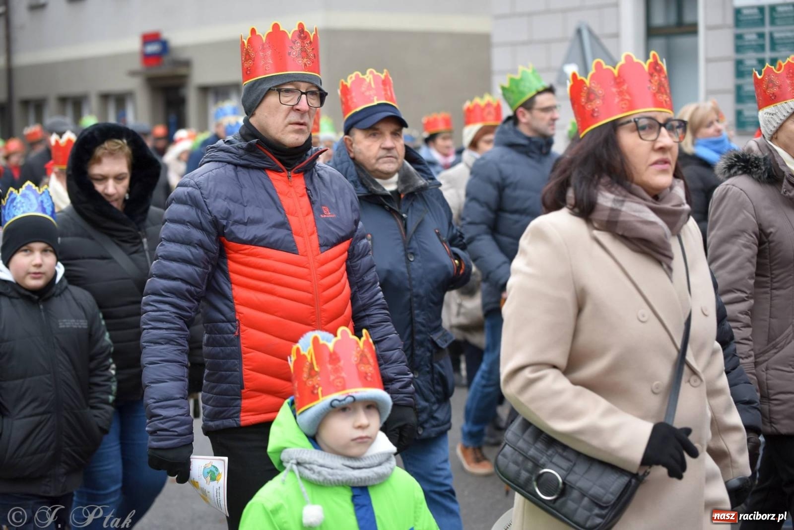 Zdjęcie w galerii na portalu naszraciborz.pl: Niech prowadzi nas gwiazda. Orszak Trzech Króli w Raciborzu i jego znaczenie [FOTO] wiadomości z regionu