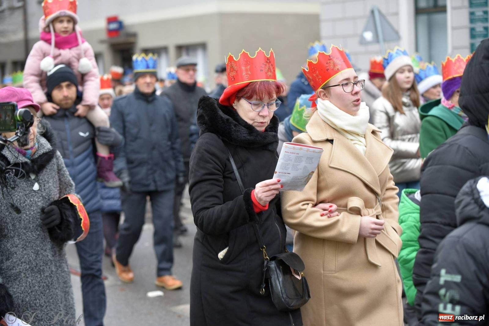 Zdjęcie w galerii na portalu naszraciborz.pl: Niech prowadzi nas gwiazda. Orszak Trzech Króli w Raciborzu i jego znaczenie [FOTO] wiadomości z regionu
