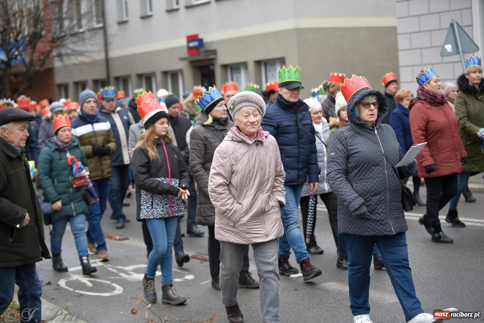 Zdjęcie w galerii na portalu naszraciborz.pl: Niech prowadzi nas gwiazda. Orszak Trzech Króli w Raciborzu i jego znaczenie [FOTO] wiadomości z regionu