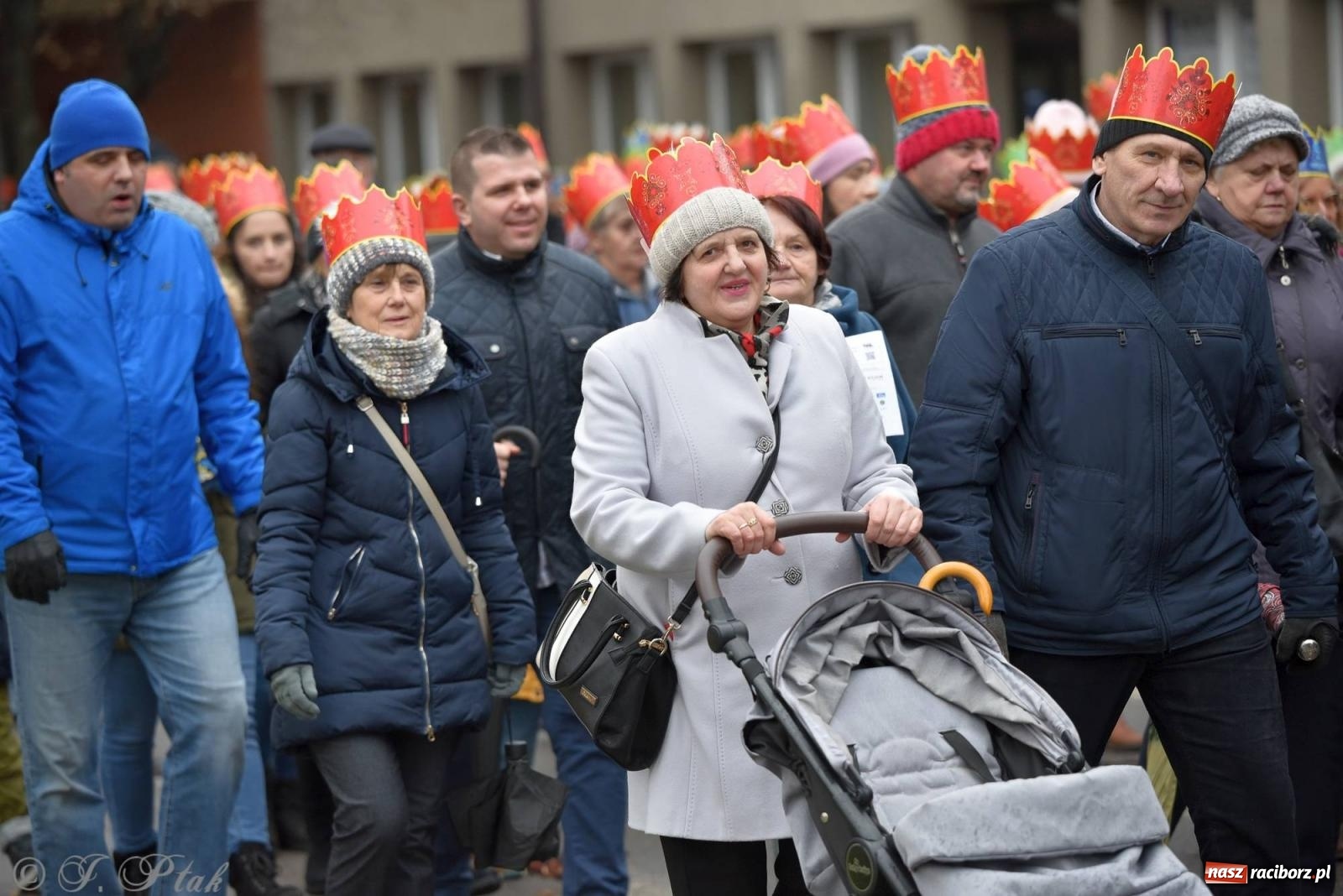 Zdjęcie w galerii na portalu naszraciborz.pl: Niech prowadzi nas gwiazda. Orszak Trzech Króli w Raciborzu i jego znaczenie [FOTO] wiadomości z regionu