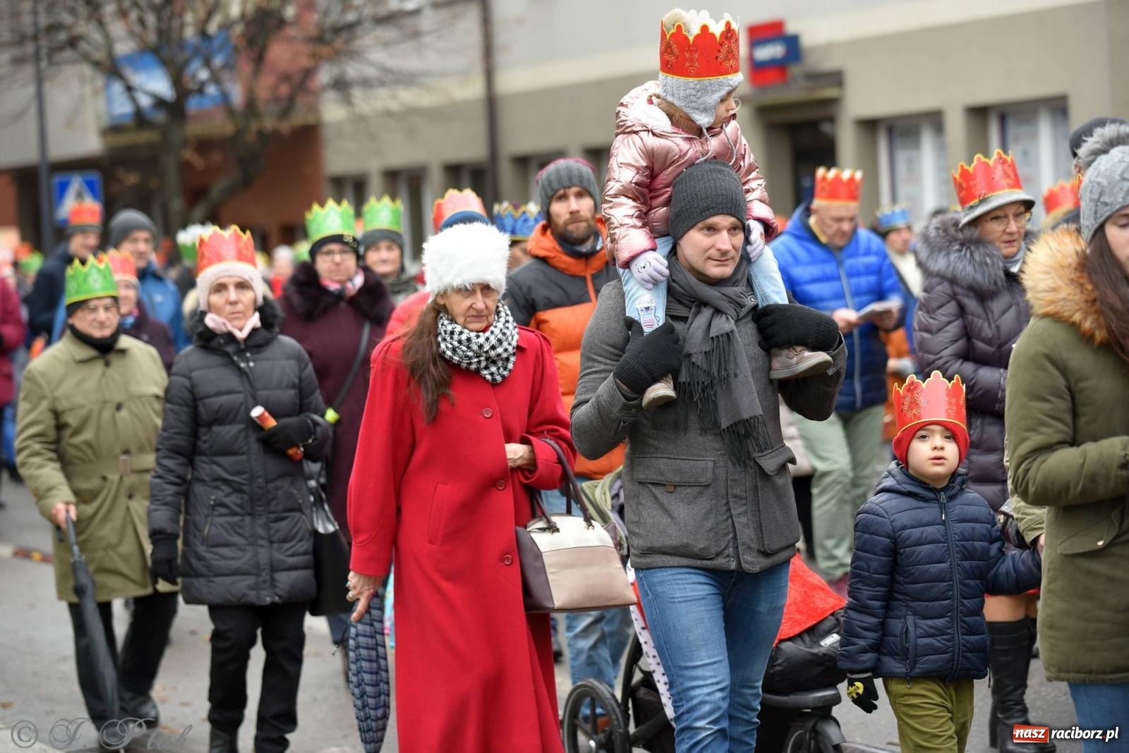 Zdjęcie w galerii na portalu naszraciborz.pl: Niech prowadzi nas gwiazda. Orszak Trzech Króli w Raciborzu i jego znaczenie [FOTO] wiadomości z regionu
