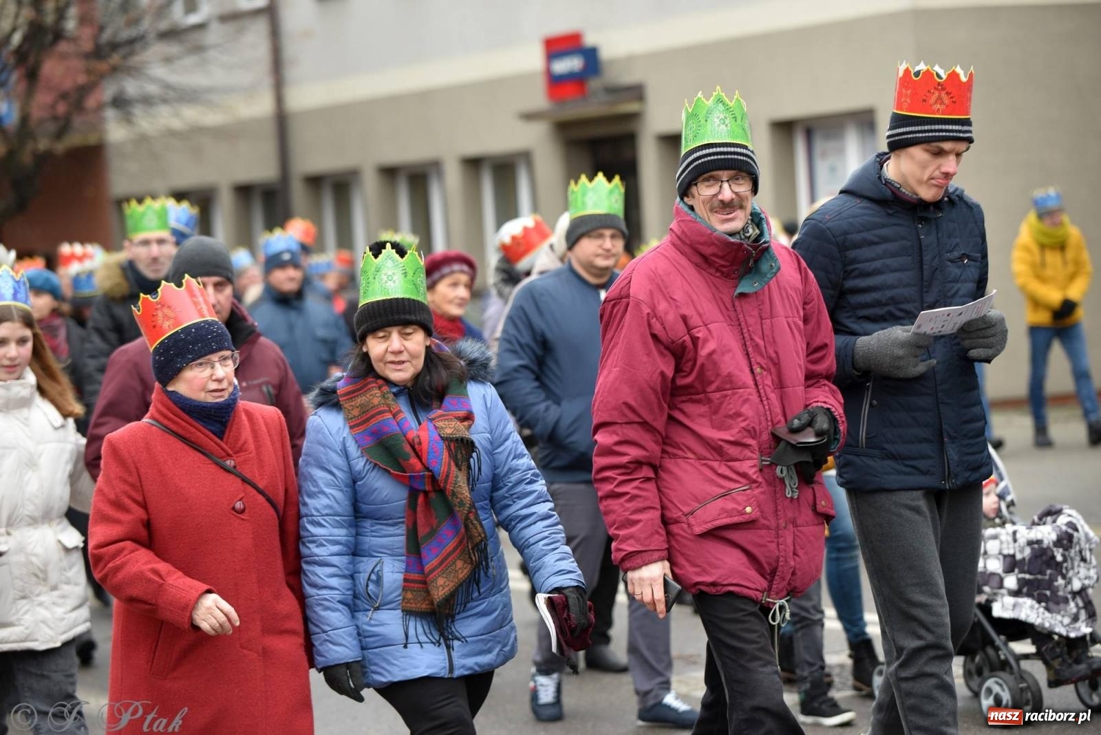 Zdjęcie w galerii na portalu naszraciborz.pl: Niech prowadzi nas gwiazda. Orszak Trzech Króli w Raciborzu i jego znaczenie [FOTO] wiadomości z regionu
