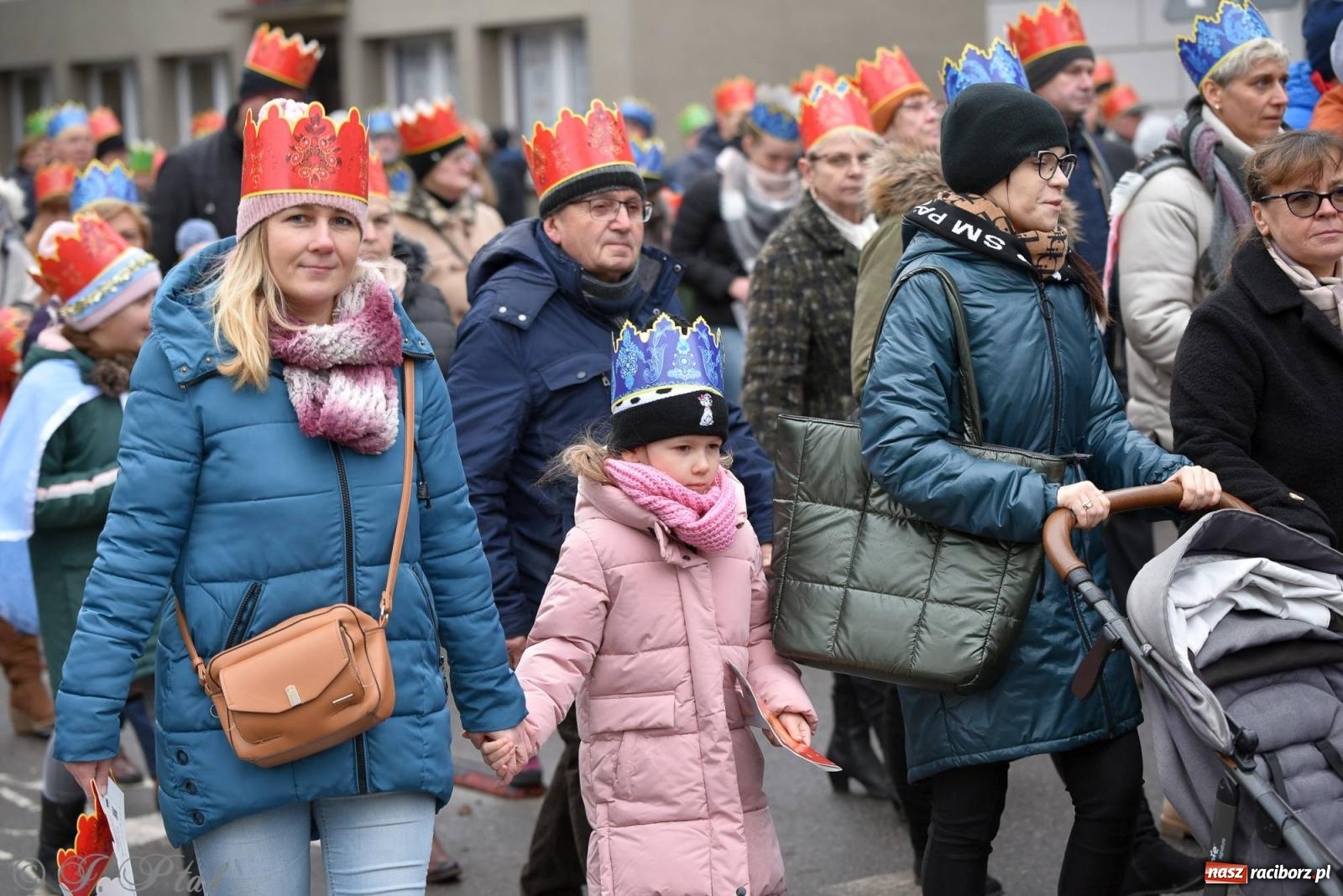Zdjęcie w galerii na portalu naszraciborz.pl: Niech prowadzi nas gwiazda. Orszak Trzech Króli w Raciborzu i jego znaczenie [FOTO] wiadomości z regionu