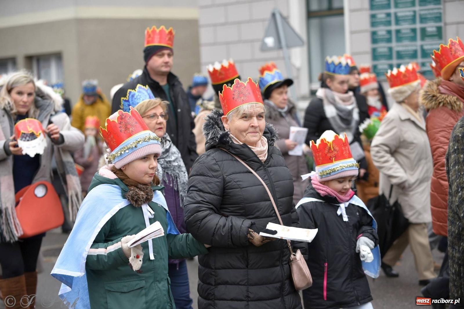 Zdjęcie w galerii na portalu naszraciborz.pl: Niech prowadzi nas gwiazda. Orszak Trzech Króli w Raciborzu i jego znaczenie [FOTO] wiadomości z regionu