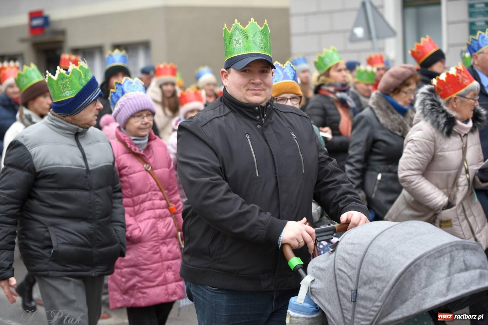 Zdjęcie w galerii na portalu naszraciborz.pl: Niech prowadzi nas gwiazda. Orszak Trzech Króli w Raciborzu i jego znaczenie [FOTO] wiadomości z regionu