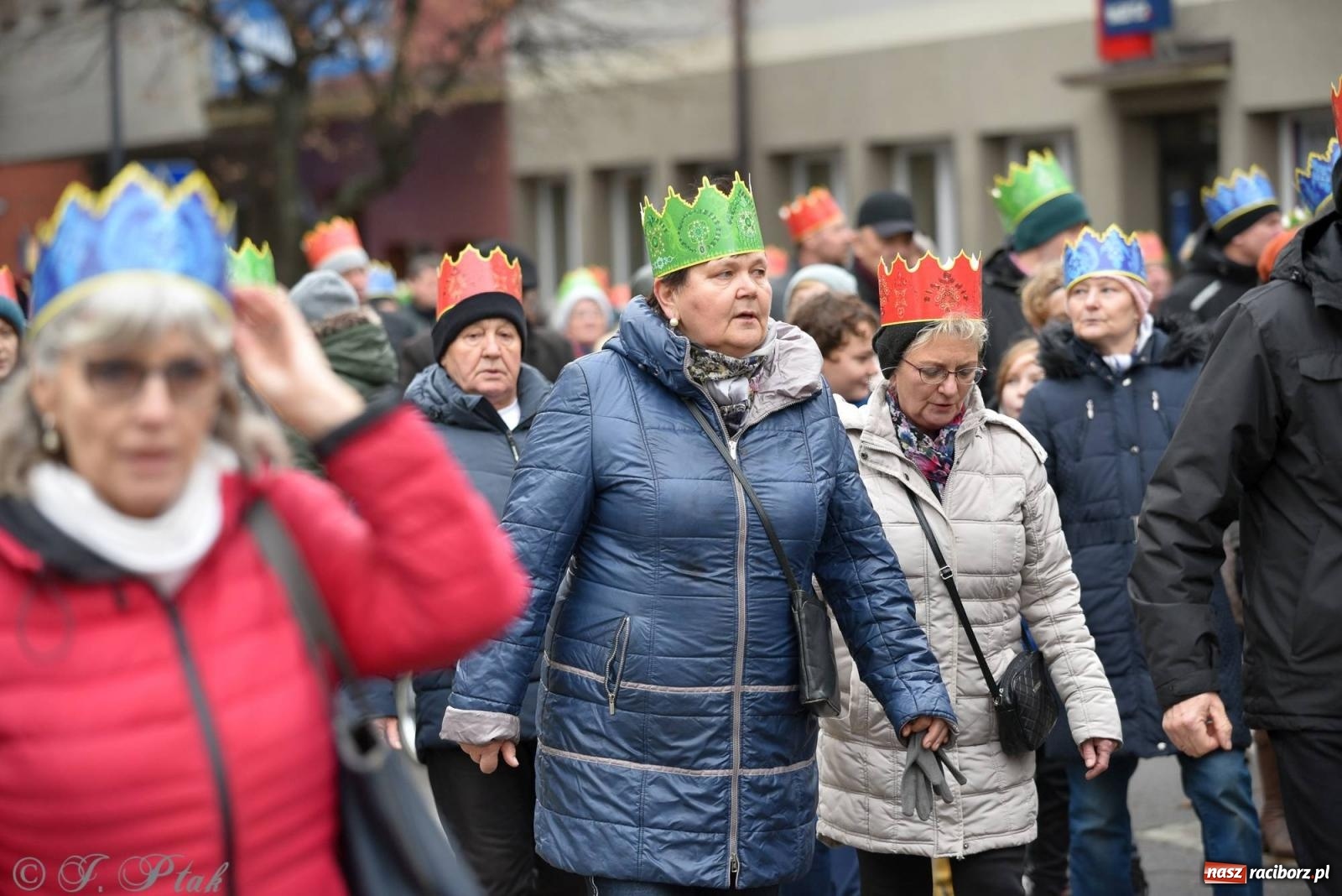 Zdjęcie w galerii na portalu naszraciborz.pl: Niech prowadzi nas gwiazda. Orszak Trzech Króli w Raciborzu i jego znaczenie [FOTO] wiadomości z regionu