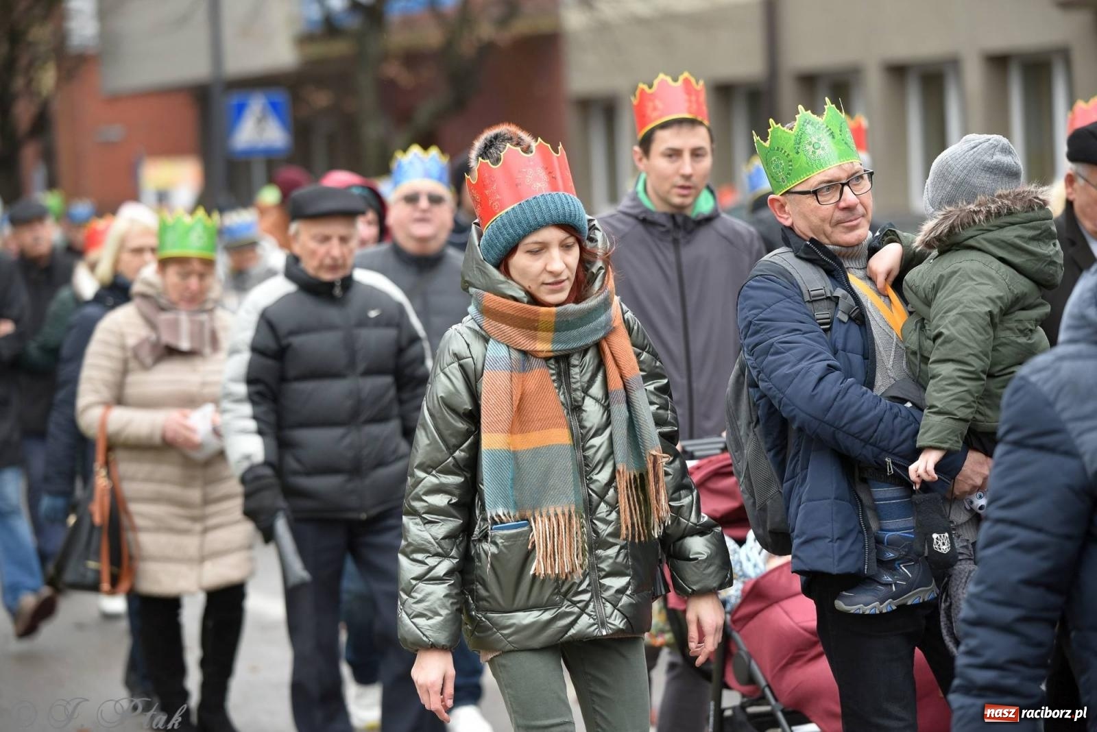 Zdjęcie w galerii na portalu naszraciborz.pl: Niech prowadzi nas gwiazda. Orszak Trzech Króli w Raciborzu i jego znaczenie [FOTO] wiadomości z regionu
