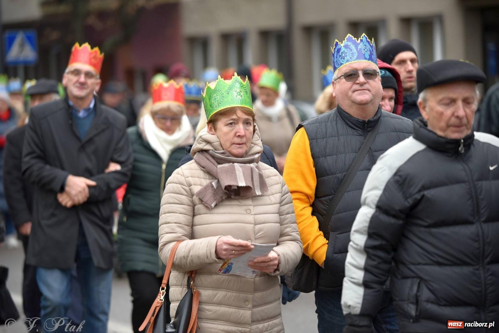 Zdjęcie w galerii na portalu naszraciborz.pl: Niech prowadzi nas gwiazda. Orszak Trzech Króli w Raciborzu i jego znaczenie [FOTO] wiadomości z regionu
