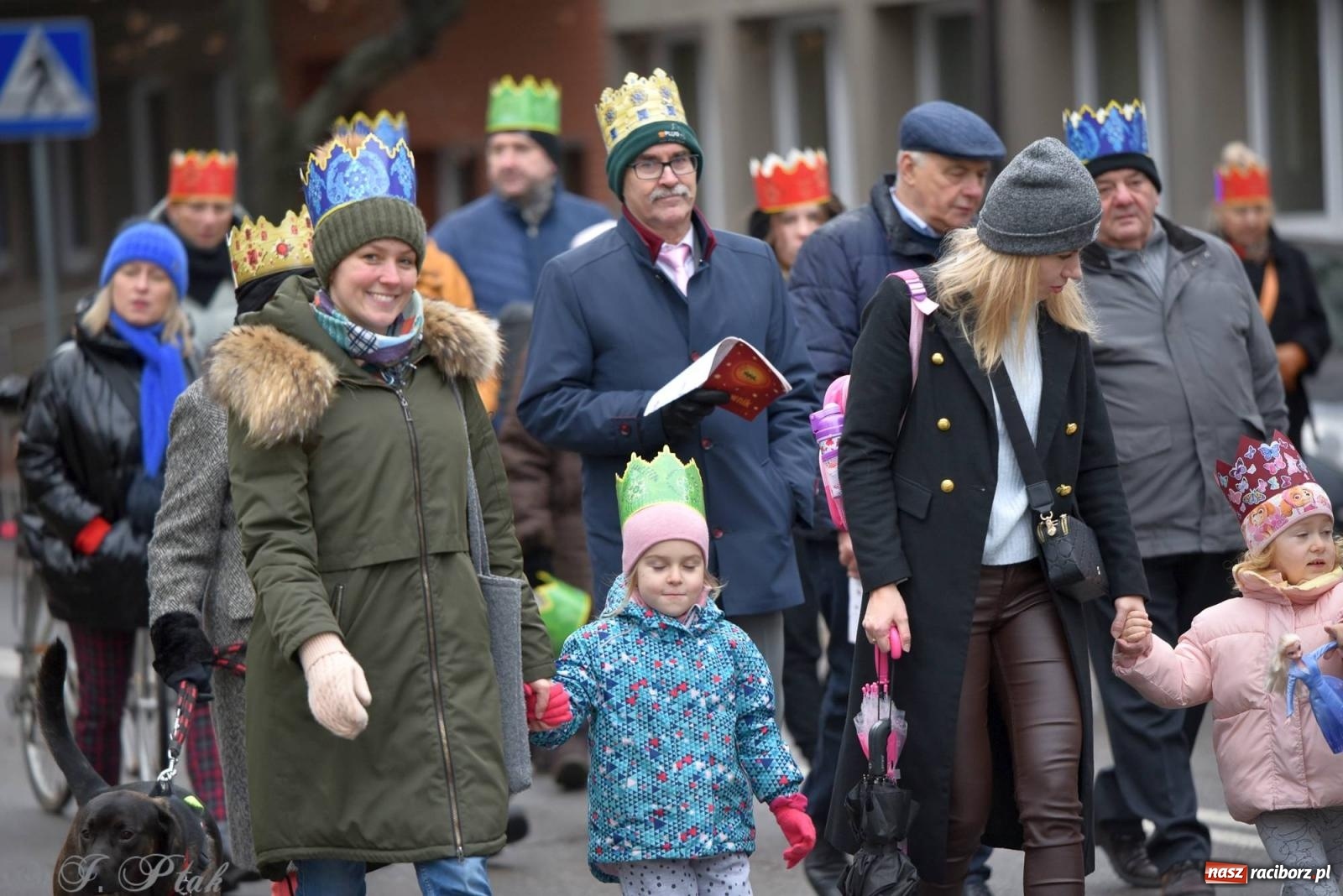 Zdjęcie w galerii na portalu naszraciborz.pl: Niech prowadzi nas gwiazda. Orszak Trzech Króli w Raciborzu i jego znaczenie [FOTO] wiadomości z regionu