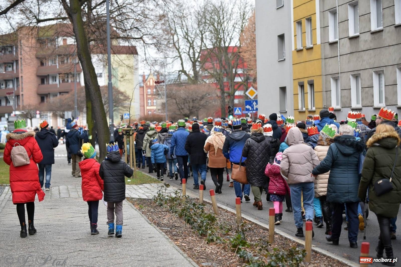Zdjęcie w galerii na portalu naszraciborz.pl: Niech prowadzi nas gwiazda. Orszak Trzech Króli w Raciborzu i jego znaczenie [FOTO] wiadomości z regionu