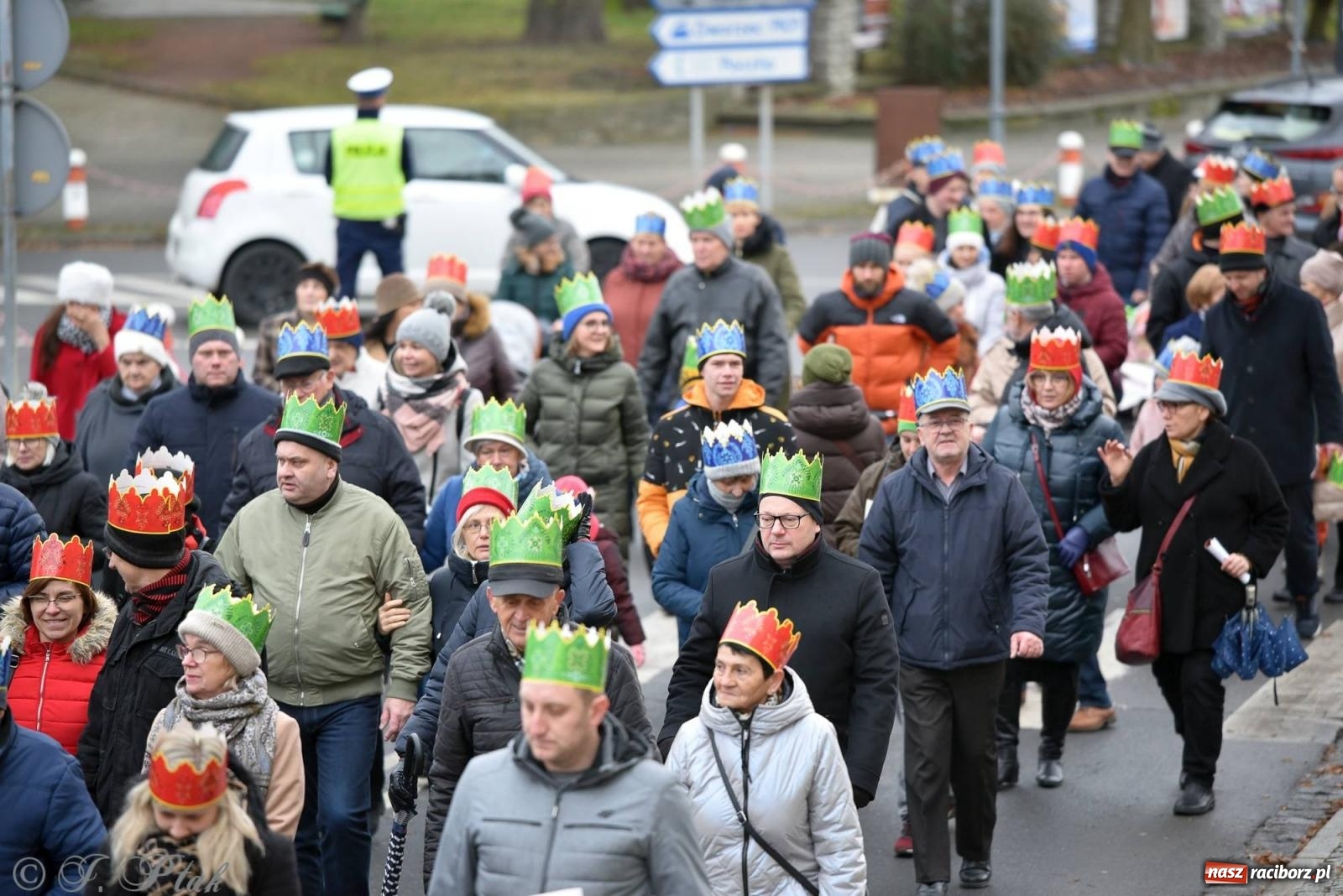 Zdjęcie w galerii na portalu naszraciborz.pl: Niech prowadzi nas gwiazda. Orszak Trzech Króli w Raciborzu i jego znaczenie [FOTO] wiadomości z regionu