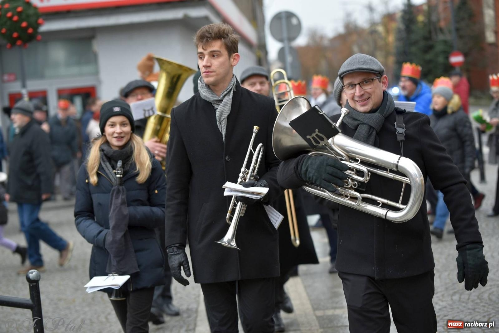 Zdjęcie w galerii na portalu naszraciborz.pl: Niech prowadzi nas gwiazda. Orszak Trzech Króli w Raciborzu i jego znaczenie [FOTO] wiadomości z regionu