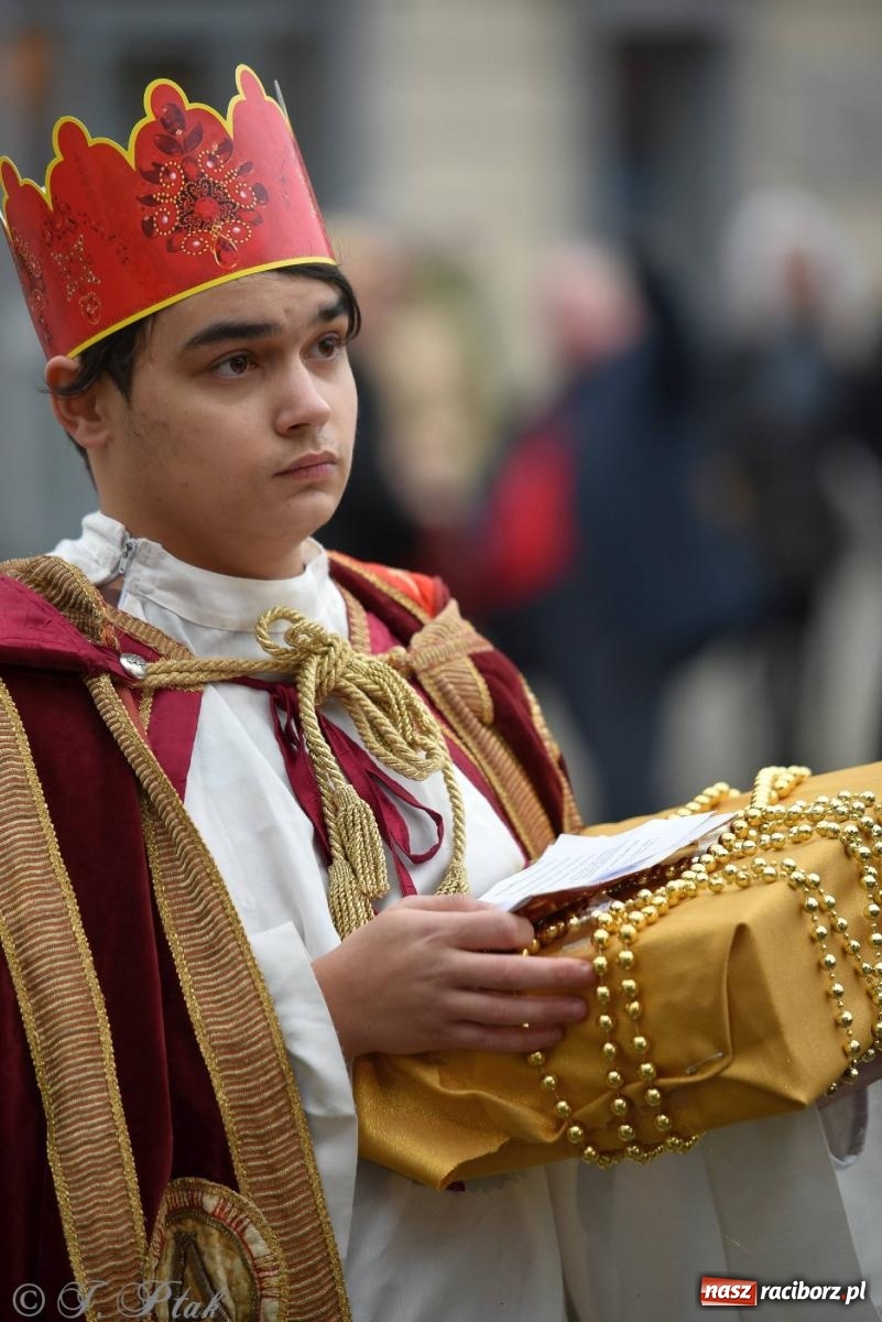 Zdjęcie w galerii na portalu naszraciborz.pl: Niech prowadzi nas gwiazda. Orszak Trzech Króli w Raciborzu i jego znaczenie [FOTO] wiadomości z regionu