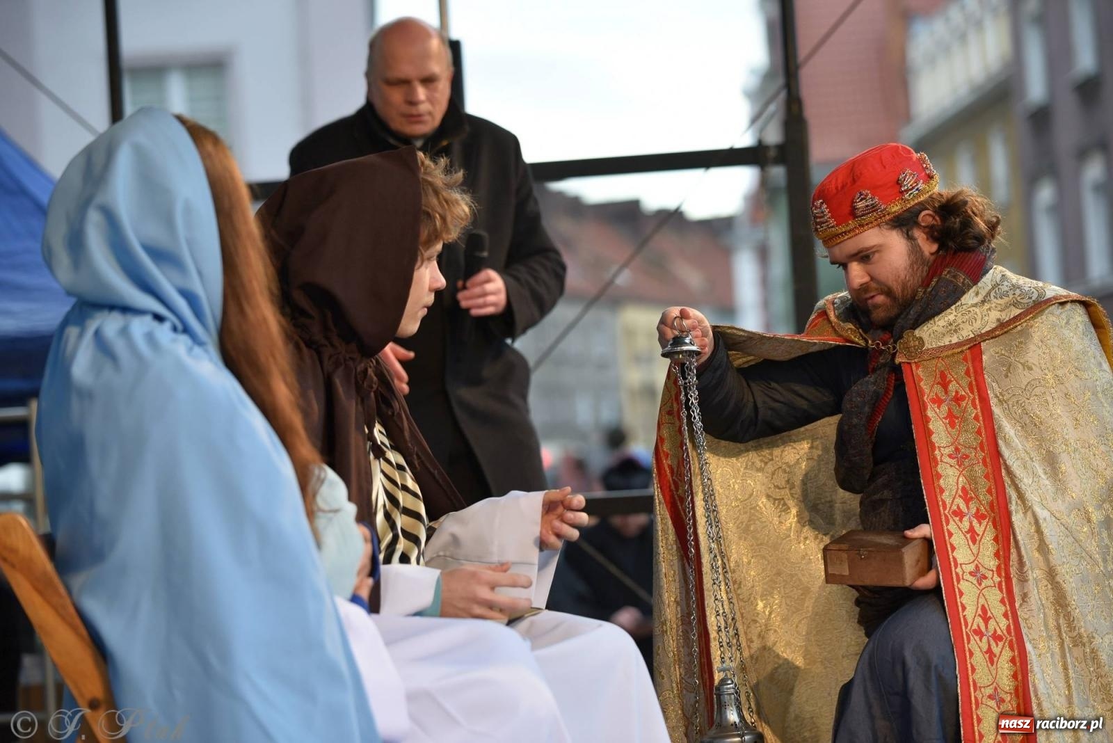 Zdjęcie w galerii na portalu naszraciborz.pl: Niech prowadzi nas gwiazda. Orszak Trzech Króli w Raciborzu i jego znaczenie [FOTO] wiadomości z regionu