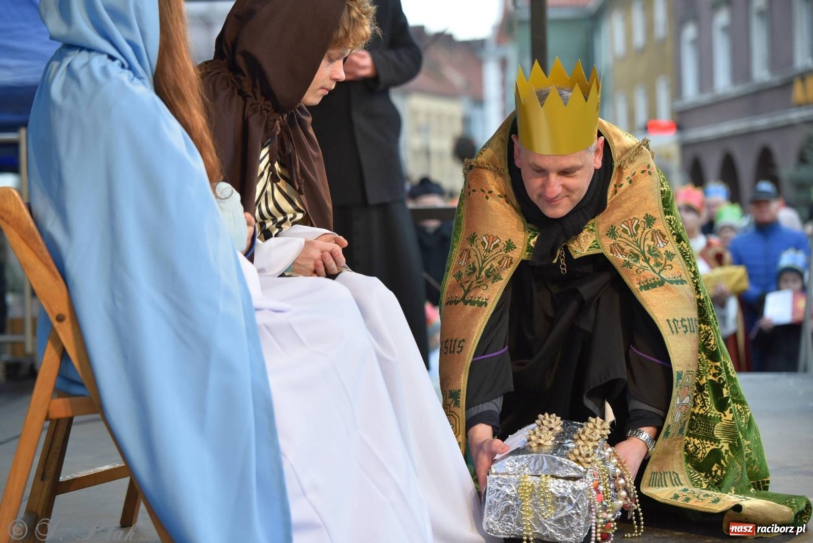 Zdjęcie w galerii na portalu naszraciborz.pl: Niech prowadzi nas gwiazda. Orszak Trzech Króli w Raciborzu i jego znaczenie [FOTO] wiadomości z regionu