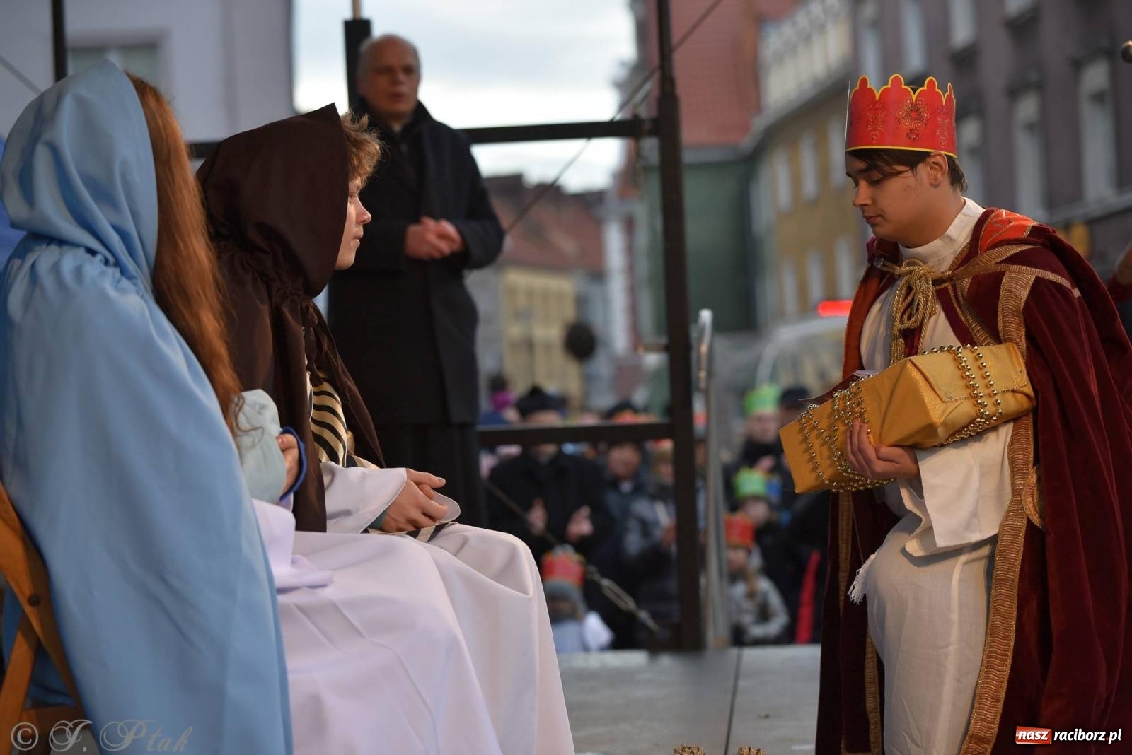 Zdjęcie w galerii na portalu naszraciborz.pl: Niech prowadzi nas gwiazda. Orszak Trzech Króli w Raciborzu i jego znaczenie [FOTO] wiadomości z regionu