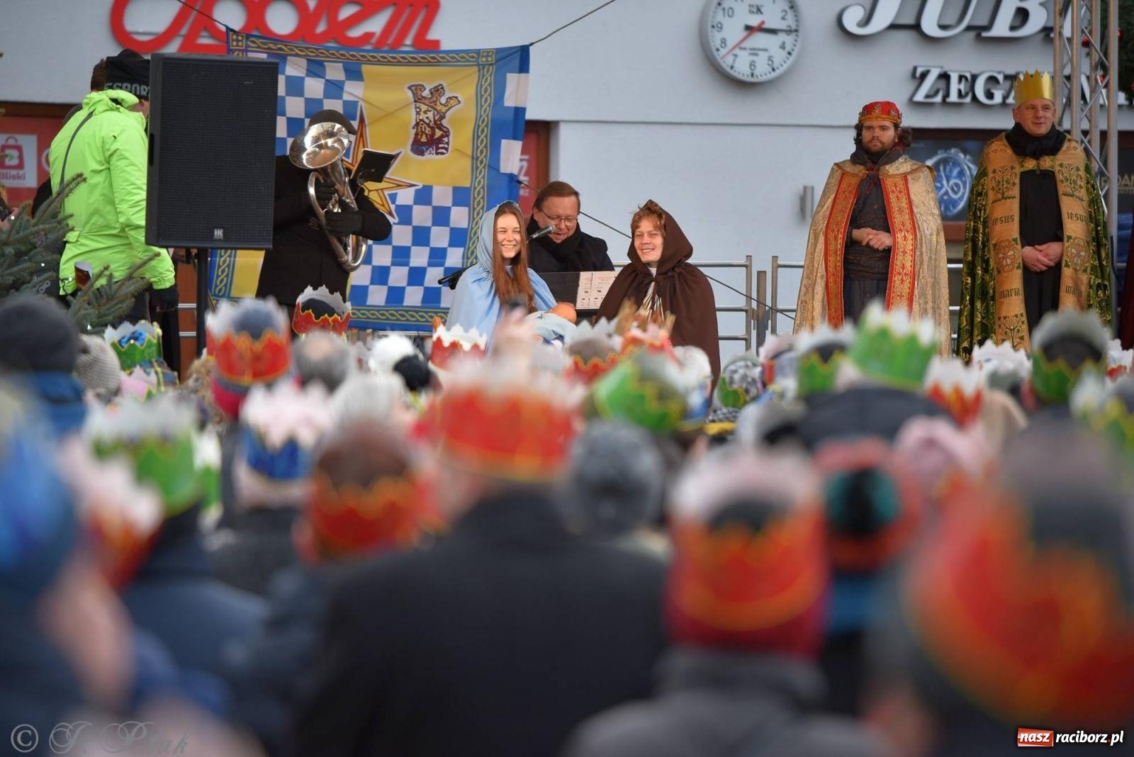 Zdjęcie w galerii na portalu naszraciborz.pl: Niech prowadzi nas gwiazda. Orszak Trzech Króli w Raciborzu i jego znaczenie [FOTO] wiadomości z regionu
