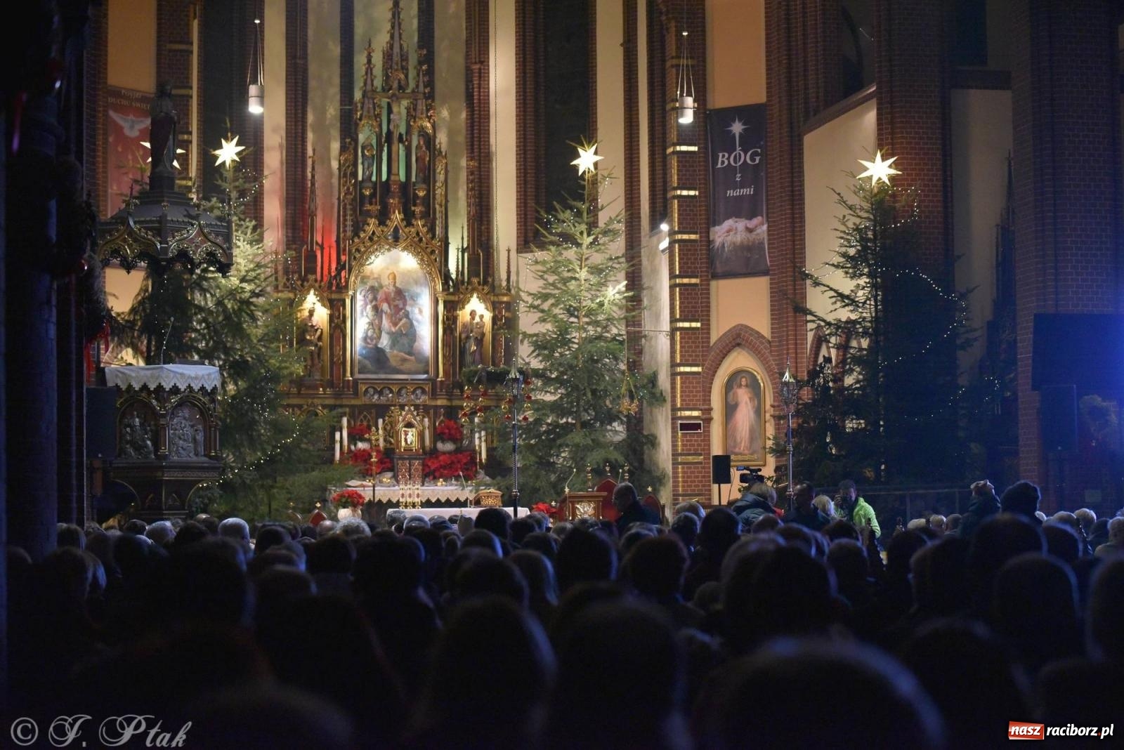 Zdjęcie w galerii na portalu naszraciborz.pl: W tym roku nie będzie koncertu kolęd i pastorałek małżeństwa Biskupów. Znamy powody wiadomości z regionu