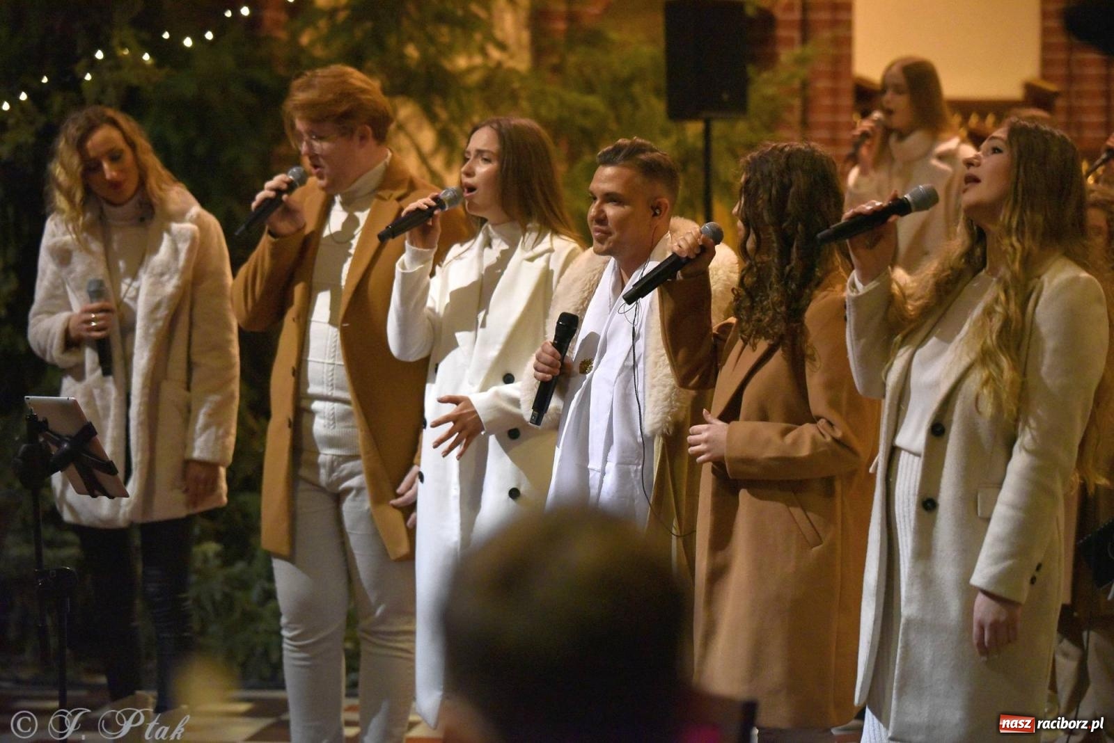 Zdjęcie w galerii na portalu naszraciborz.pl: W tym roku nie będzie koncertu kolęd i pastorałek małżeństwa Biskupów. Znamy powody wiadomości z regionu