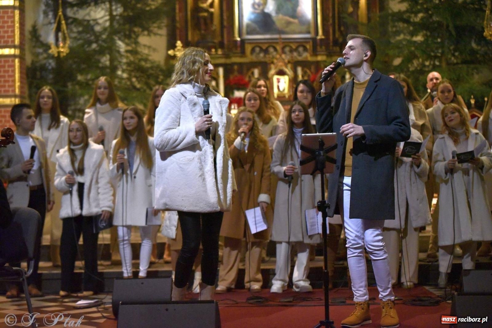 Zdjęcie w galerii na portalu naszraciborz.pl: W tym roku nie będzie koncertu kolęd i pastorałek małżeństwa Biskupów. Znamy powody wiadomości z regionu