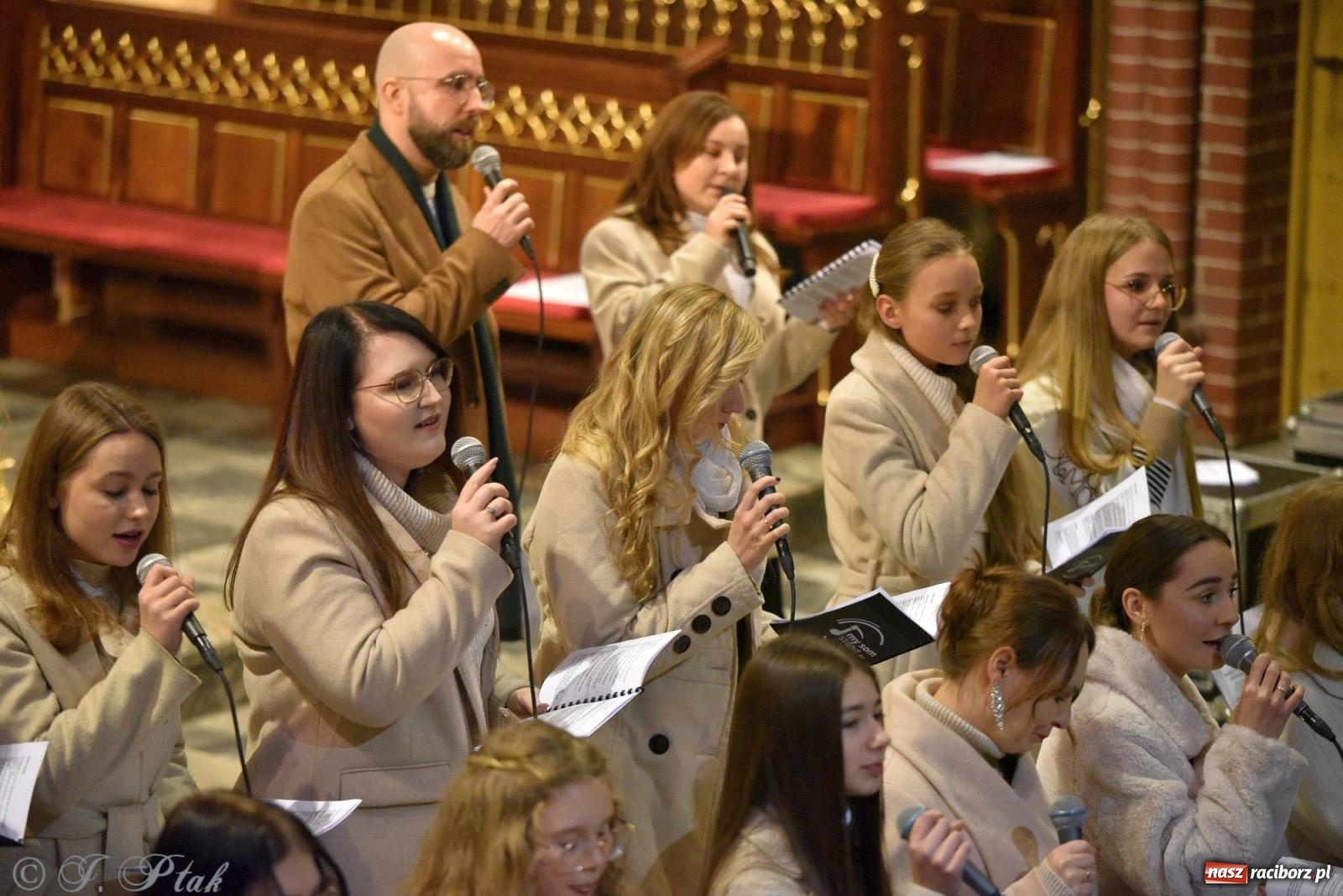 Zdjęcie w galerii na portalu naszraciborz.pl: W tym roku nie będzie koncertu kolęd i pastorałek małżeństwa Biskupów. Znamy powody wiadomości z regionu