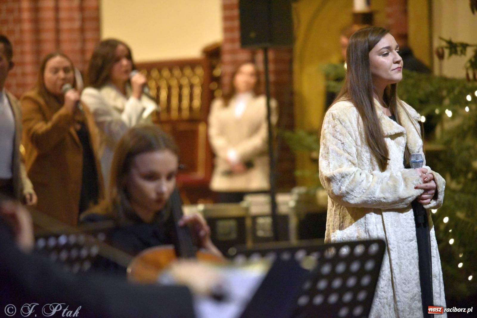 Zdjęcie w galerii na portalu naszraciborz.pl: W tym roku nie będzie koncertu kolęd i pastorałek małżeństwa Biskupów. Znamy powody wiadomości z regionu