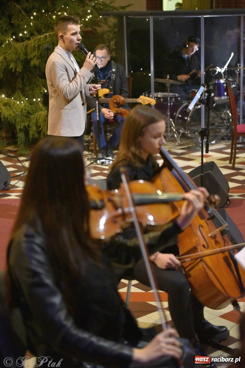 Zdjęcie w galerii na portalu naszraciborz.pl: W tym roku nie będzie koncertu kolęd i pastorałek małżeństwa Biskupów. Znamy powody wiadomości z regionu