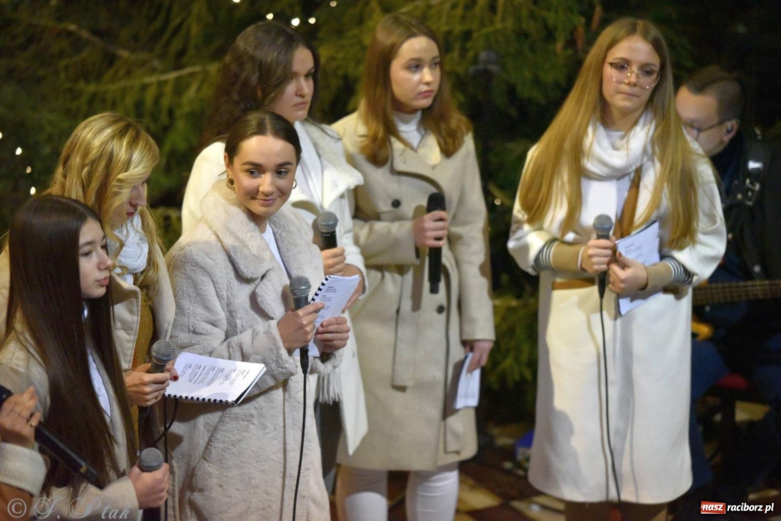 Zdjęcie w galerii na portalu naszraciborz.pl: W tym roku nie będzie koncertu kolęd i pastorałek małżeństwa Biskupów. Znamy powody wiadomości z regionu