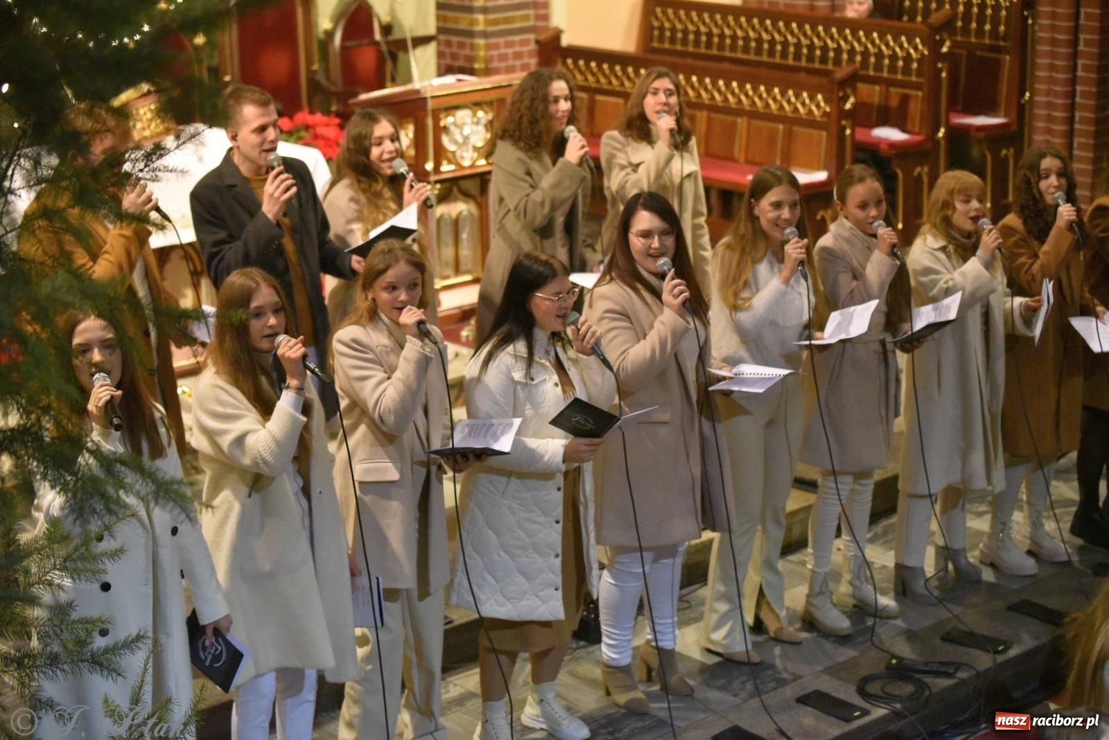 Zdjęcie w galerii na portalu naszraciborz.pl: W tym roku nie będzie koncertu kolęd i pastorałek małżeństwa Biskupów. Znamy powody wiadomości z regionu