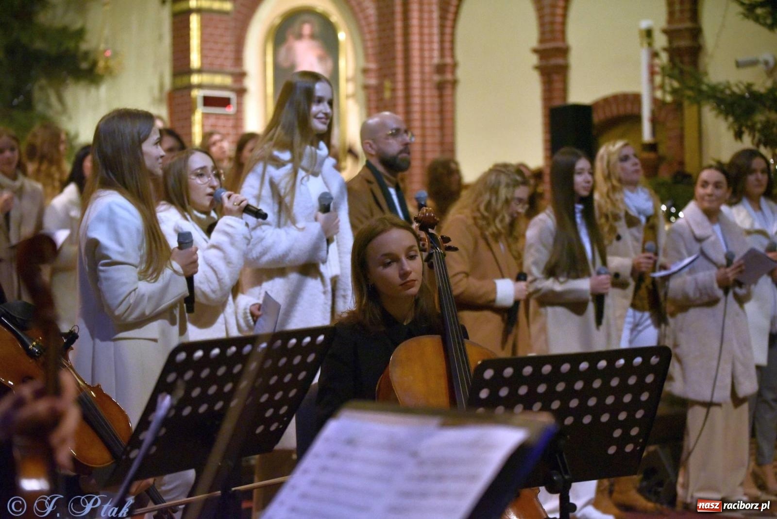 Zdjęcie w galerii na portalu naszraciborz.pl: W tym roku nie będzie koncertu kolęd i pastorałek małżeństwa Biskupów. Znamy powody wiadomości z regionu
