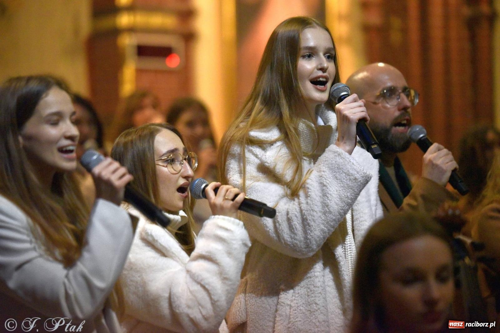 Zdjęcie w galerii na portalu naszraciborz.pl: W tym roku nie będzie koncertu kolęd i pastorałek małżeństwa Biskupów. Znamy powody wiadomości z regionu