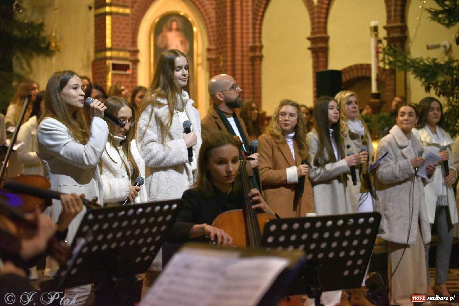 Zdjęcie w galerii na portalu naszraciborz.pl: W tym roku nie będzie koncertu kolęd i pastorałek małżeństwa Biskupów. Znamy powody wiadomości z regionu