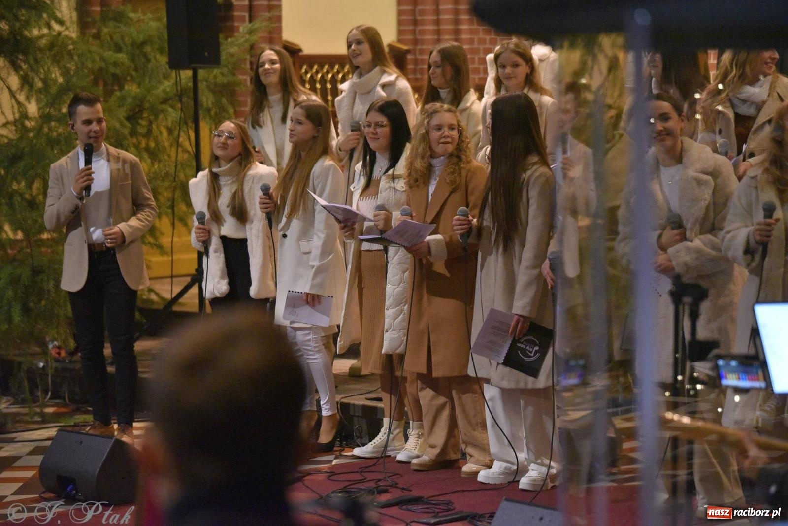 Zdjęcie w galerii na portalu naszraciborz.pl: W tym roku nie będzie koncertu kolęd i pastorałek małżeństwa Biskupów. Znamy powody wiadomości z regionu