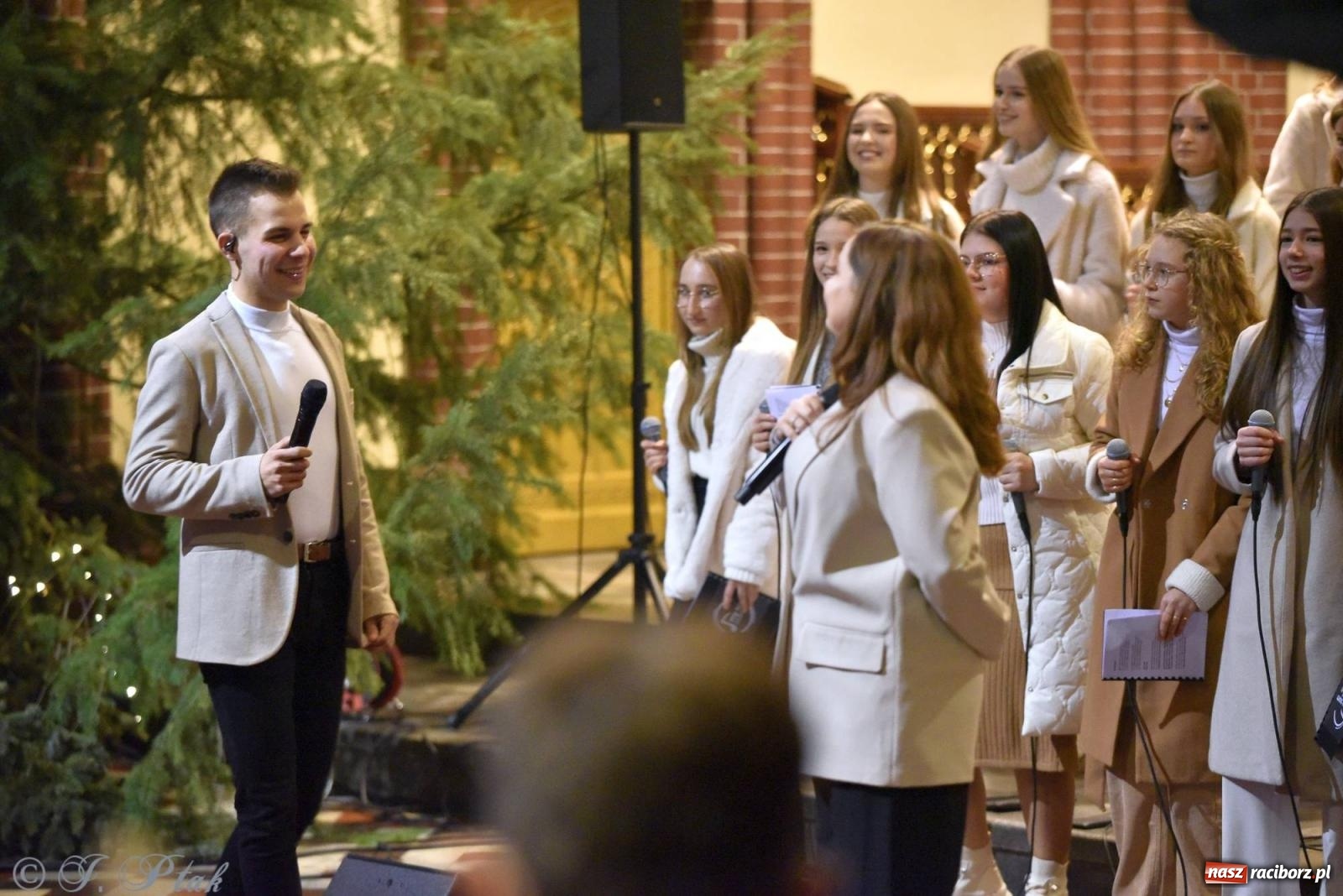 Zdjęcie w galerii na portalu naszraciborz.pl: W tym roku nie będzie koncertu kolęd i pastorałek małżeństwa Biskupów. Znamy powody wiadomości z regionu