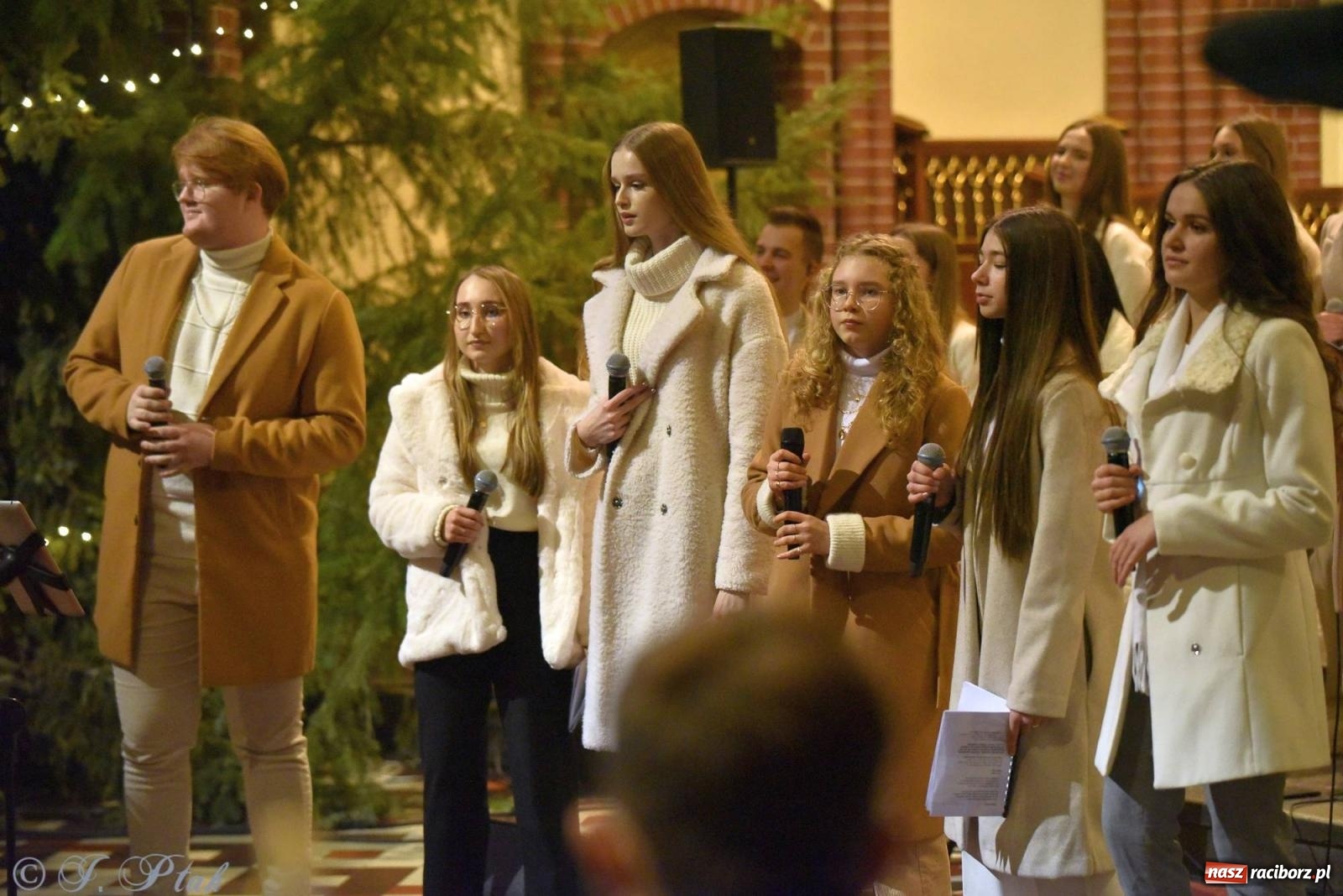 Zdjęcie w galerii na portalu naszraciborz.pl: W tym roku nie będzie koncertu kolęd i pastorałek małżeństwa Biskupów. Znamy powody wiadomości z regionu