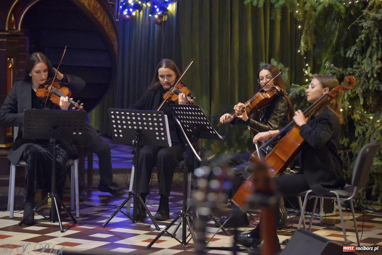 Zdjęcie w galerii na portalu naszraciborz.pl: W tym roku nie będzie koncertu kolęd i pastorałek małżeństwa Biskupów. Znamy powody wiadomości z regionu