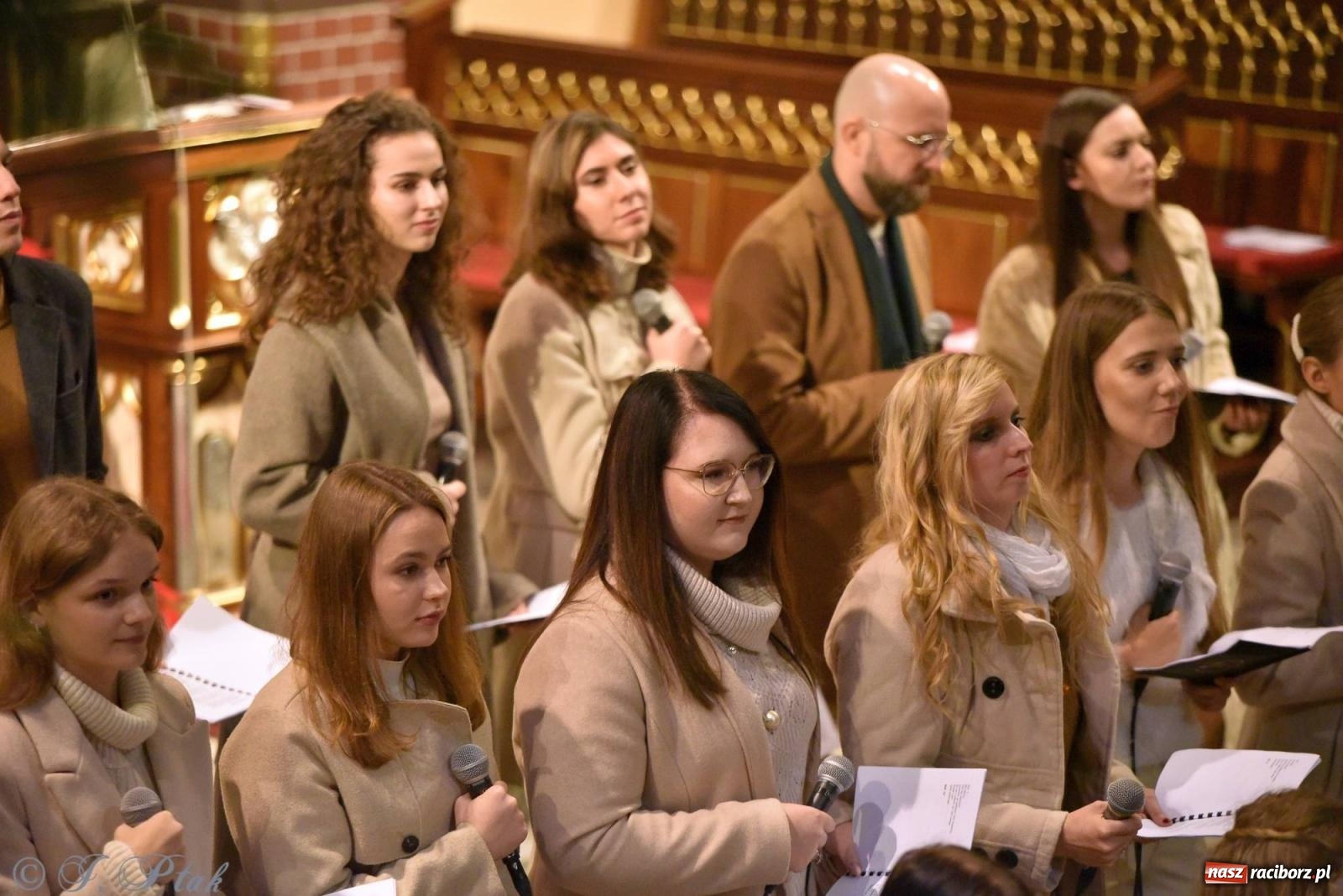 Zdjęcie w galerii na portalu naszraciborz.pl: W tym roku nie będzie koncertu kolęd i pastorałek małżeństwa Biskupów. Znamy powody wiadomości z regionu