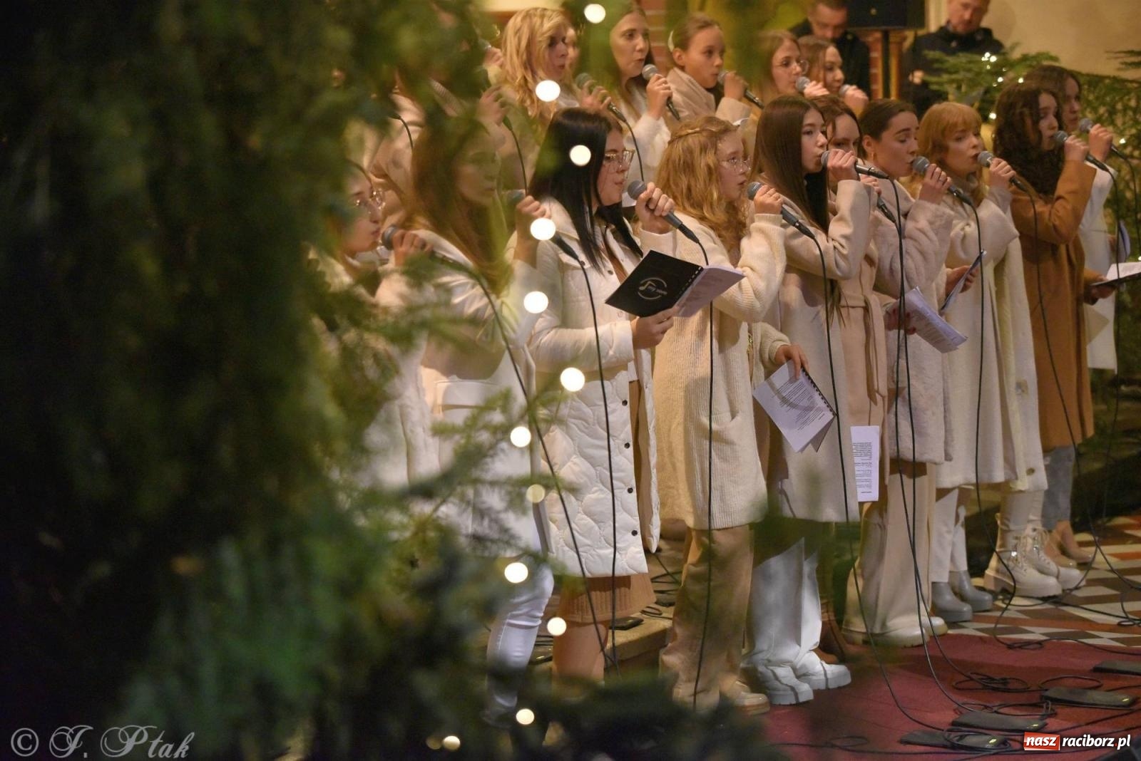 Zdjęcie w galerii na portalu naszraciborz.pl: W tym roku nie będzie koncertu kolęd i pastorałek małżeństwa Biskupów. Znamy powody wiadomości z regionu