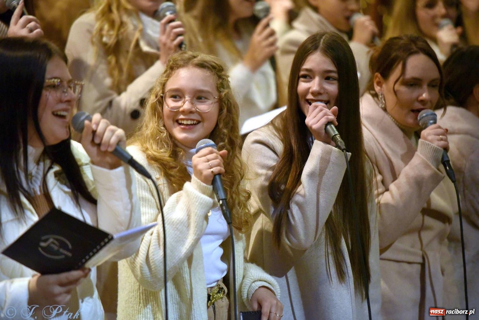 Zdjęcie w galerii na portalu naszraciborz.pl: W tym roku nie będzie koncertu kolęd i pastorałek małżeństwa Biskupów. Znamy powody wiadomości z regionu