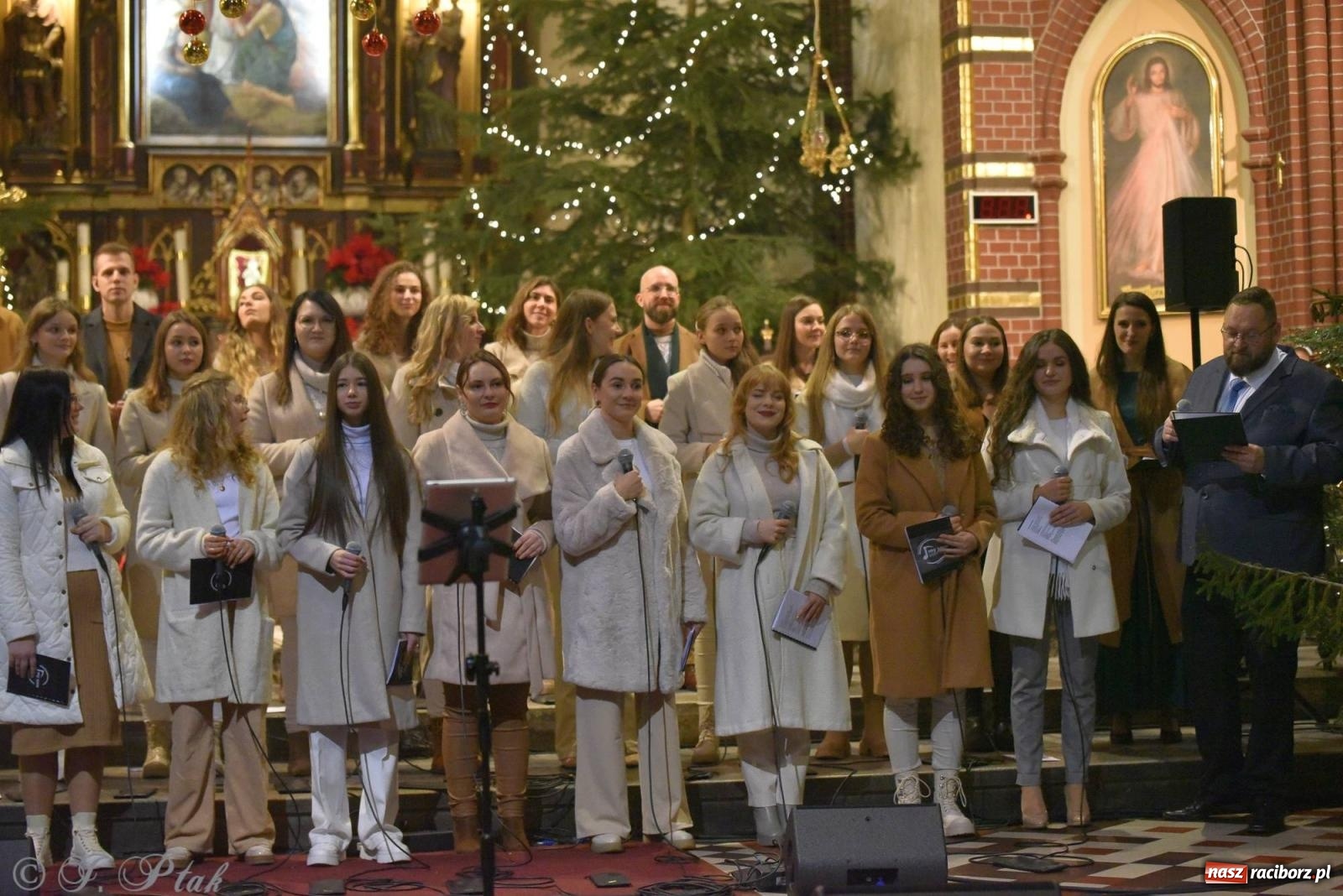Zdjęcie w galerii na portalu naszraciborz.pl: W tym roku nie będzie koncertu kolęd i pastorałek małżeństwa Biskupów. Znamy powody wiadomości z regionu