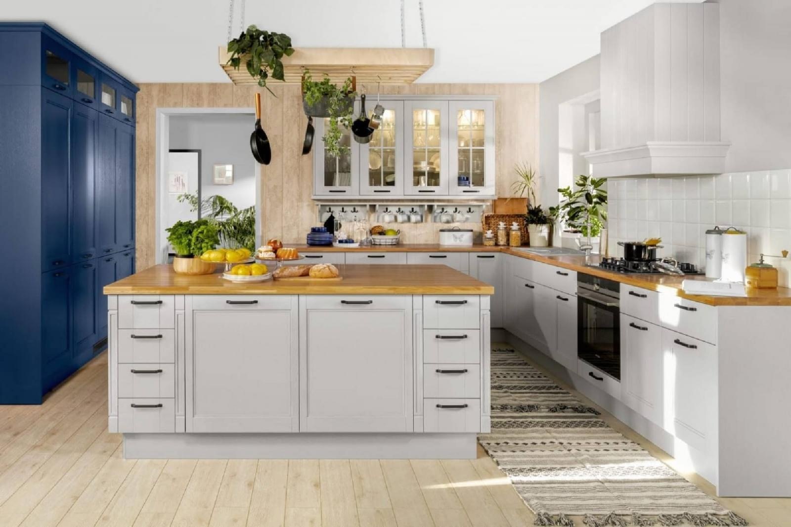 Zdjęcie w galerii na portalu naszraciborz.pl: Salon Meblowy Basztowa w Raciborzu – nabór na stanowisko wiadomości z regionu