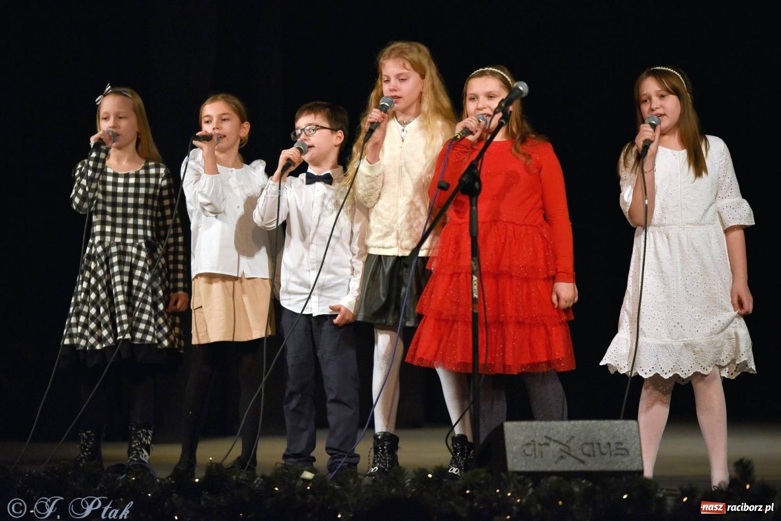 Zdjęcie w galerii na portalu naszraciborz.pl: Dzień Babci i Dziadka w Strzesze [FOTO i WIDEO] wiadomości z regionu