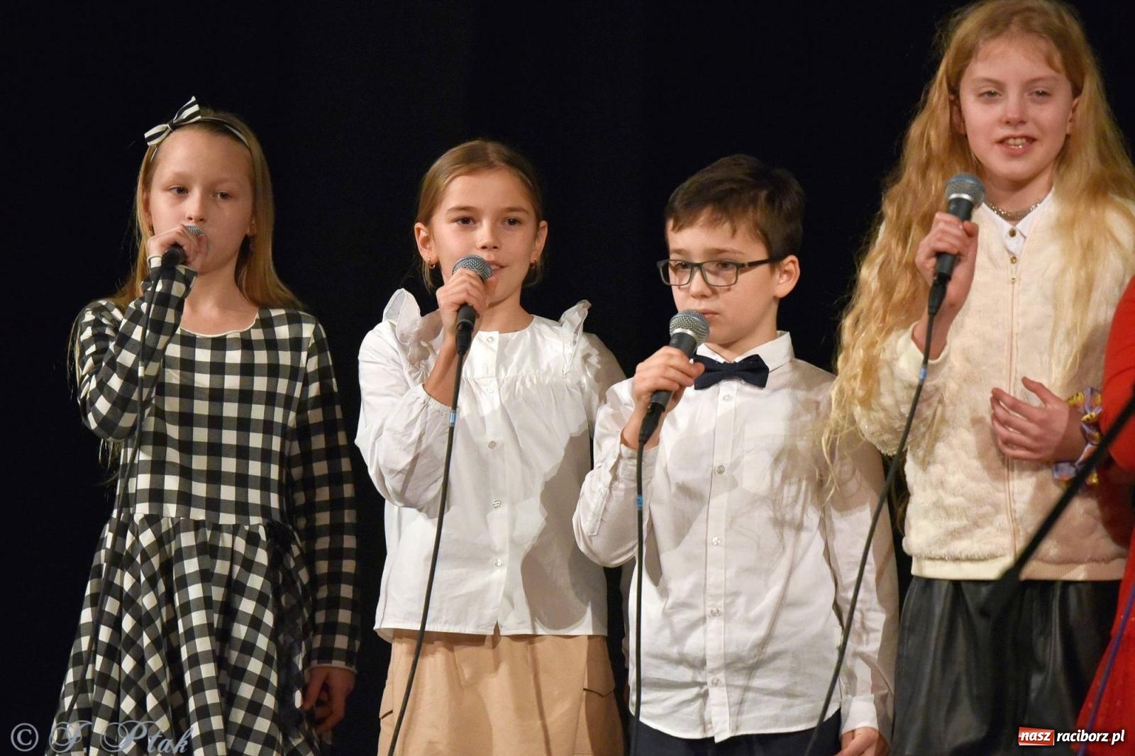 Zdjęcie w galerii na portalu naszraciborz.pl: Dzień Babci i Dziadka w Strzesze [FOTO i WIDEO] wiadomości z regionu