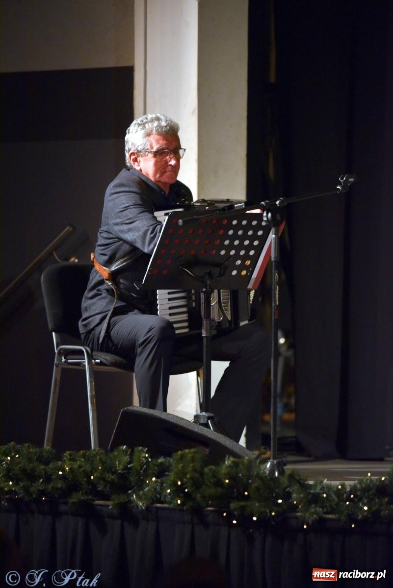 Zdjęcie w galerii na portalu naszraciborz.pl: Dzień Babci i Dziadka w Strzesze [FOTO i WIDEO] wiadomości z regionu