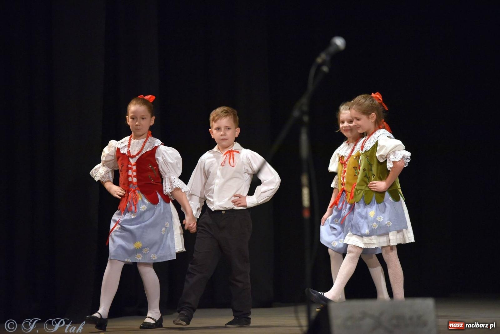 Zdjęcie w galerii na portalu naszraciborz.pl: Dzień Babci i Dziadka w Strzesze [FOTO i WIDEO] wiadomości z regionu