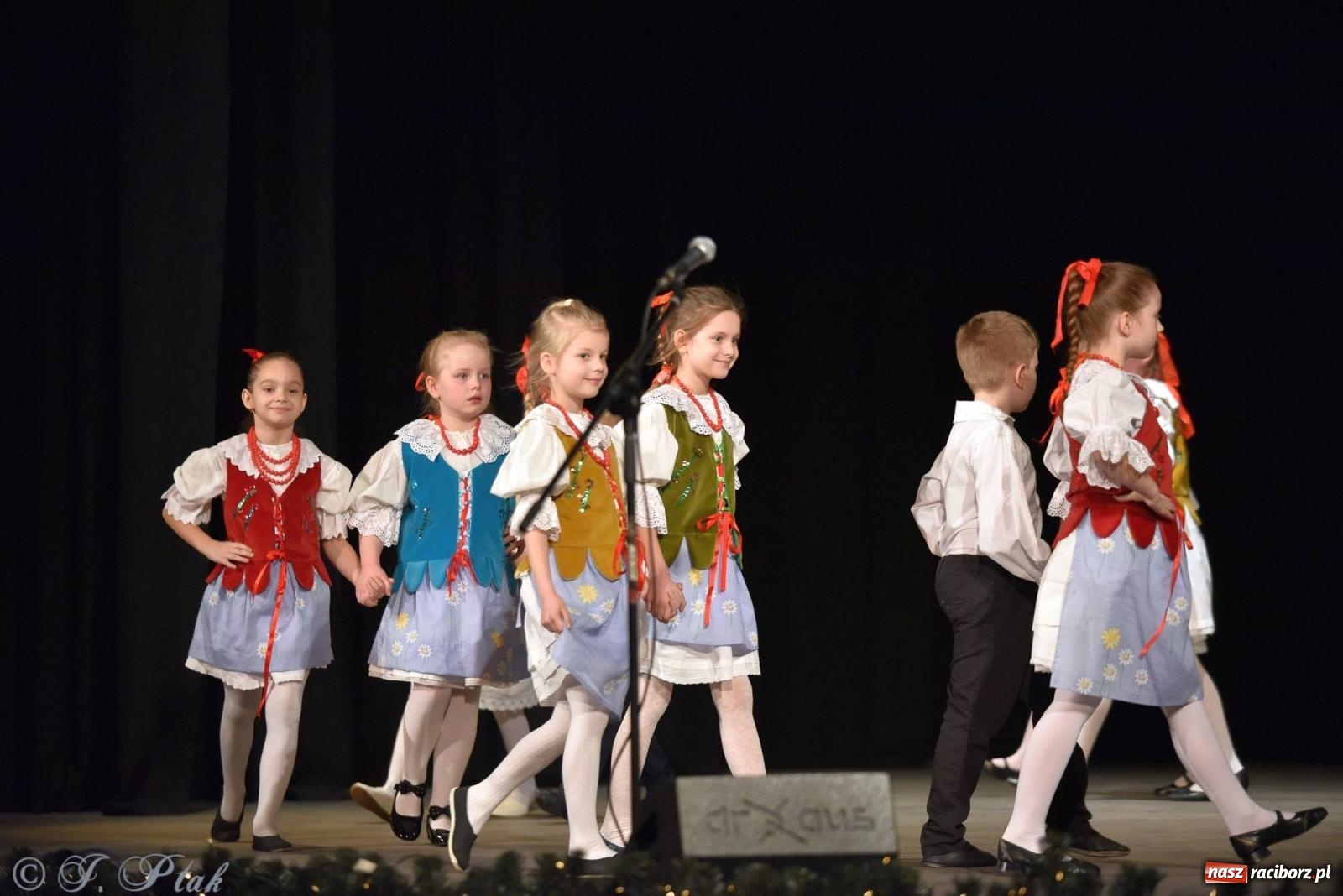 Zdjęcie w galerii na portalu naszraciborz.pl: Dzień Babci i Dziadka w Strzesze [FOTO i WIDEO] wiadomości z regionu