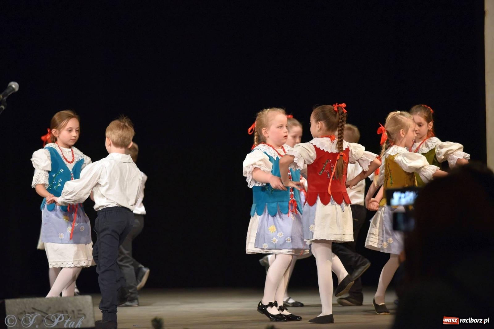 Zdjęcie w galerii na portalu naszraciborz.pl: Dzień Babci i Dziadka w Strzesze [FOTO i WIDEO] wiadomości z regionu