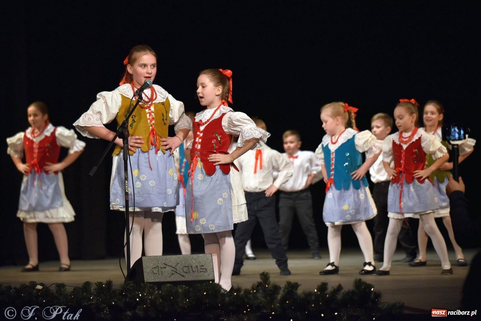 Zdjęcie w galerii na portalu naszraciborz.pl: Dzień Babci i Dziadka w Strzesze [FOTO i WIDEO] wiadomości z regionu
