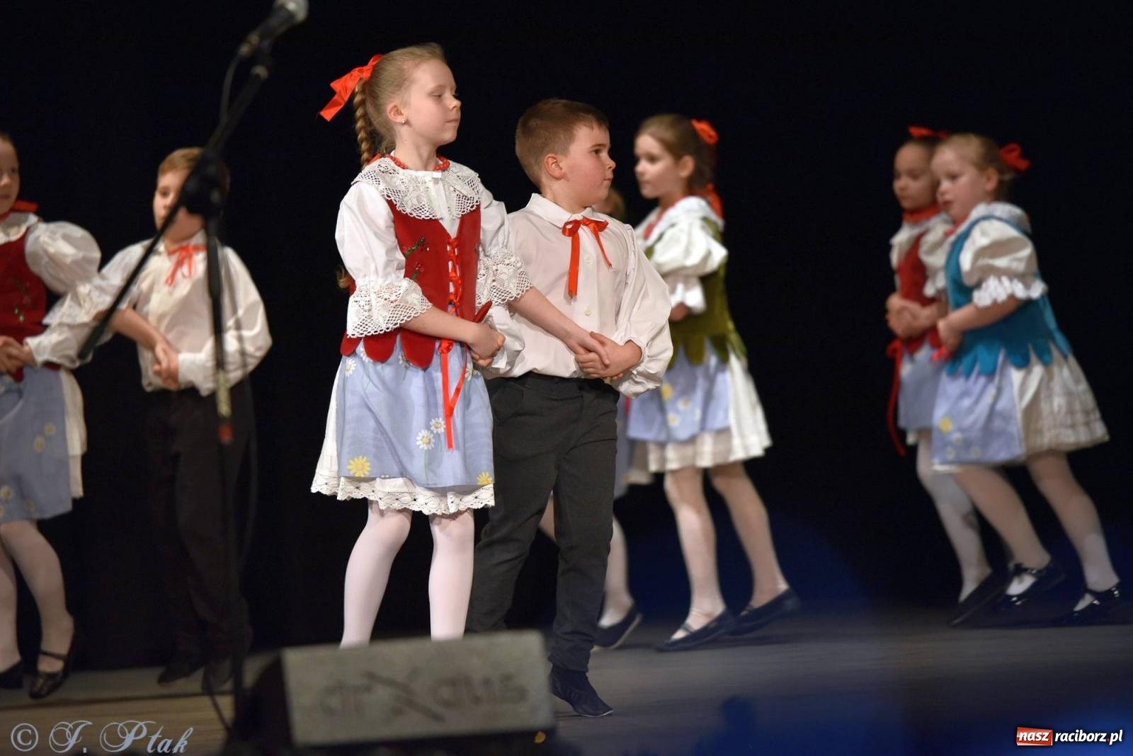 Zdjęcie w galerii na portalu naszraciborz.pl: Dzień Babci i Dziadka w Strzesze [FOTO i WIDEO] wiadomości z regionu